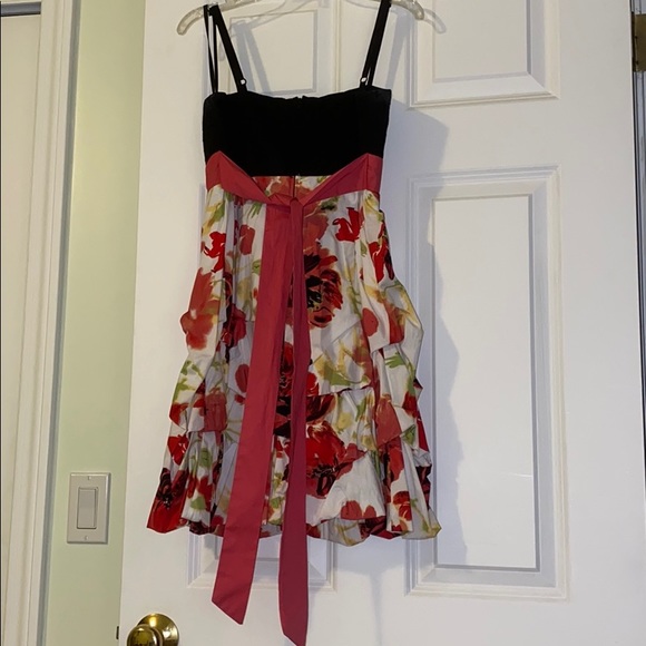 Juniors Floral Dress! - Picture 2 of 2